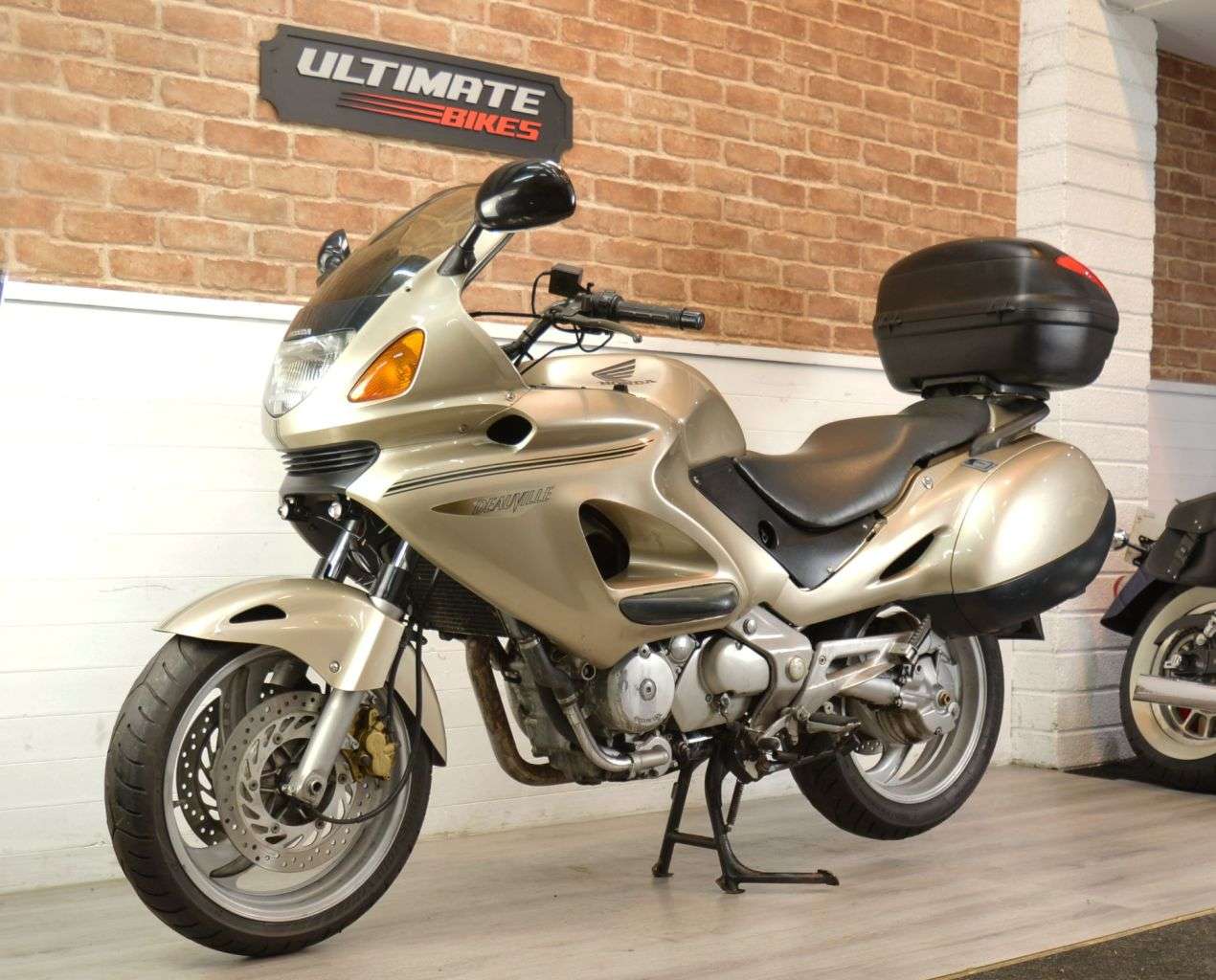 A 2001 HONDA NT650V DEAUVILLE A 2001 HONDA NT650V DEAUVILLE