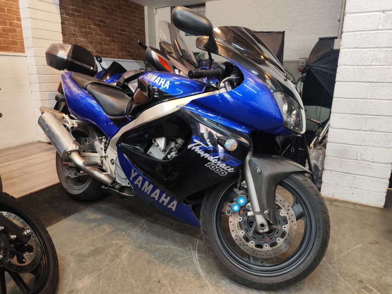 A 1998 YAMAHA YZF 1000 R THUNDER ACE A 1998 YAMAHA YZF 1000 R THUNDER ACE