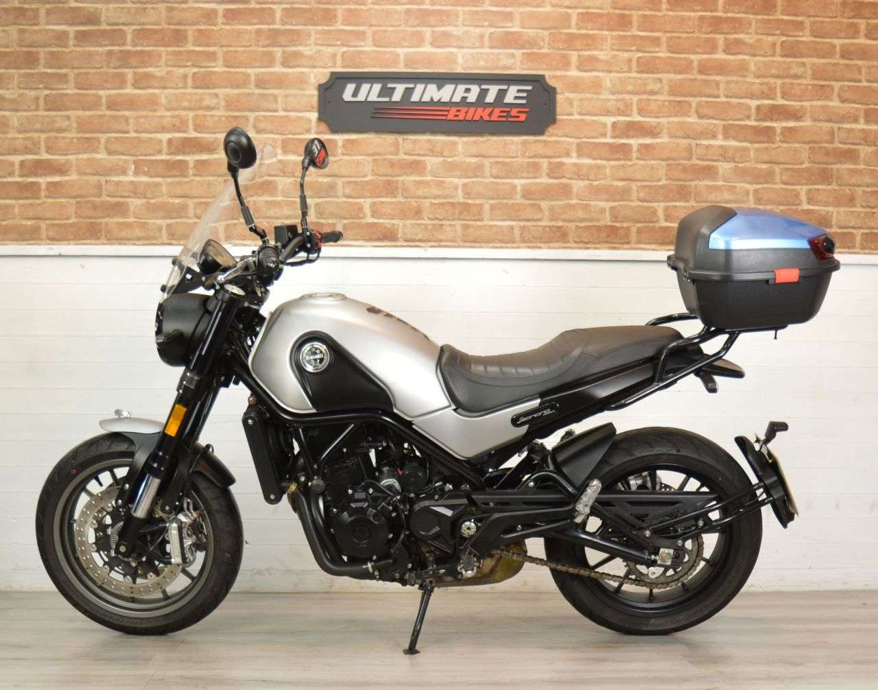 A 2021 BENELLI LEONCINO 500 A 2021 BENELLI LEONCINO 500