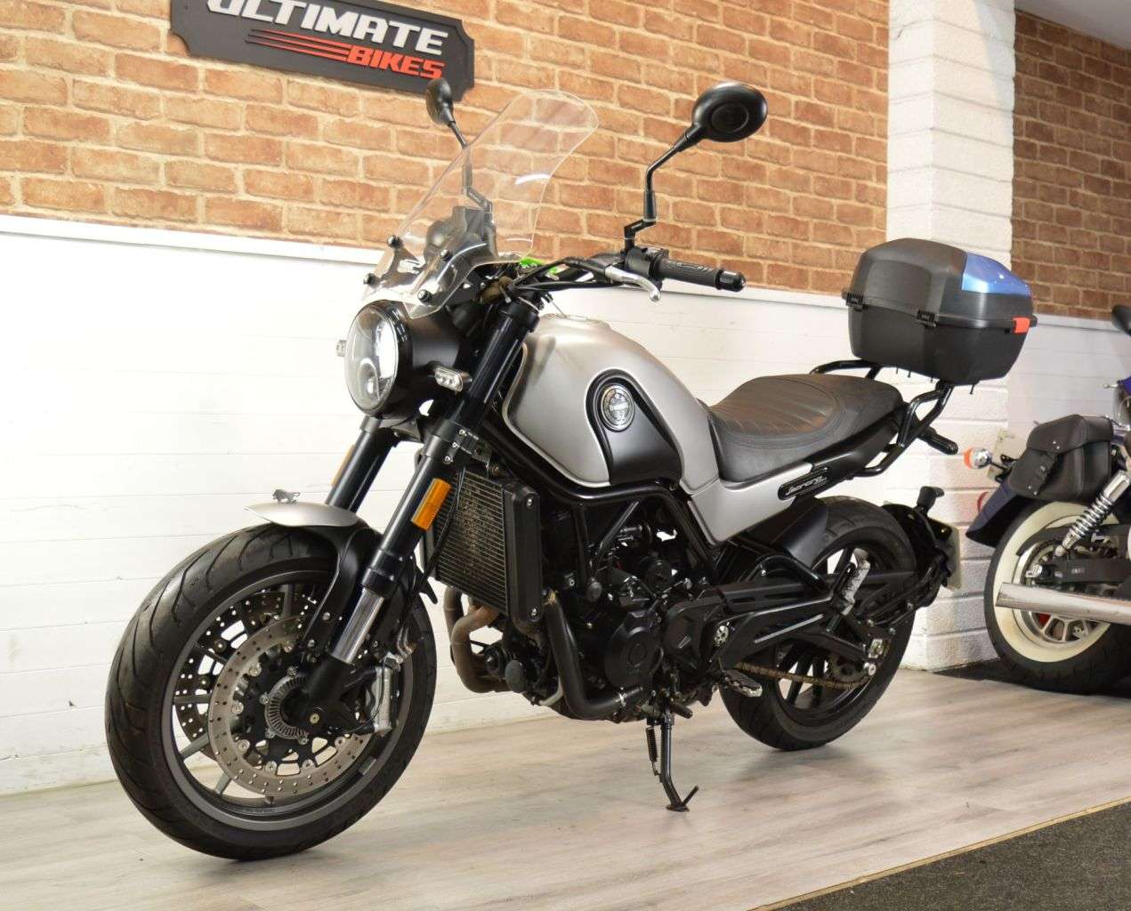 A 2021 BENELLI LEONCINO 500 A 2021 BENELLI LEONCINO 500