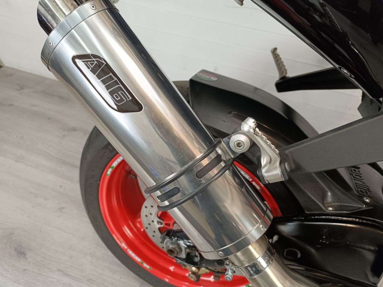 2004 APRILIA TUONO 1000 2004 APRILIA TUONO 1000