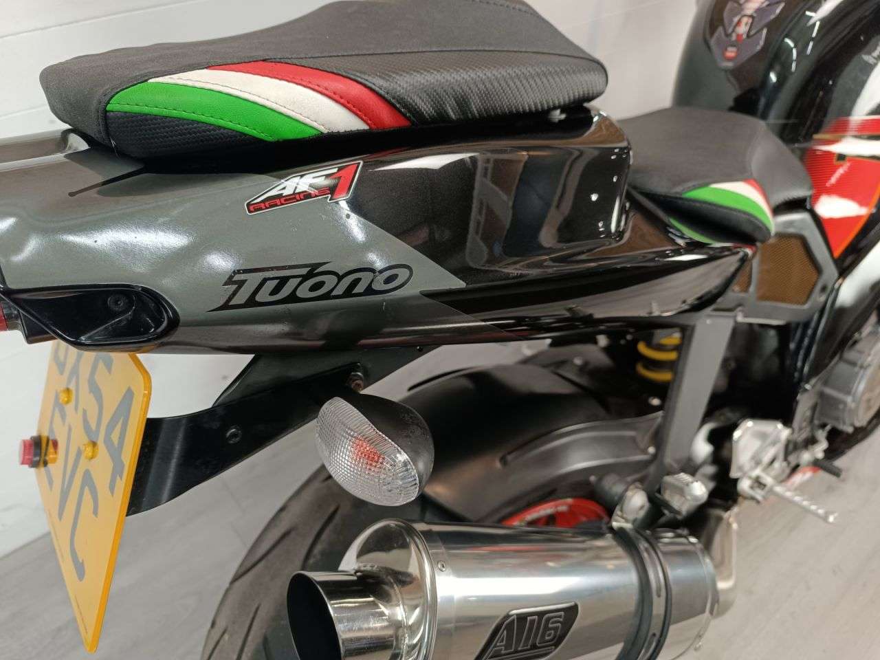 2004 APRILIA TUONO 1000 2004 APRILIA TUONO 1000