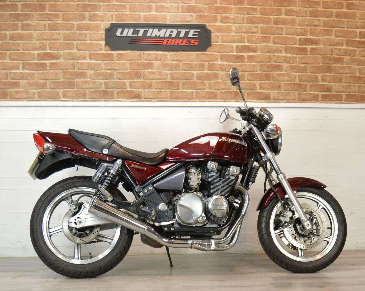 A 1995 KAWASAKI ZEPHYR 550 A 1995 KAWASAKI ZEPHYR 550