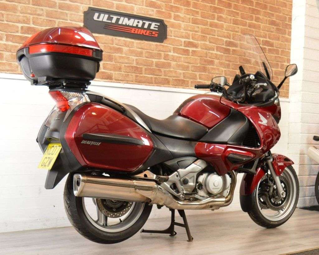 A 2007 HONDA NT700V DEAUVILLE A 2007 HONDA NT700V DEAUVILLE