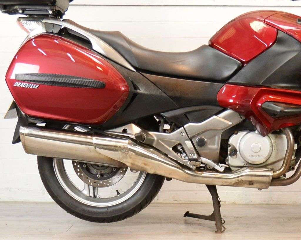 A 2007 HONDA NT700V DEAUVILLE A 2007 HONDA NT700V DEAUVILLE