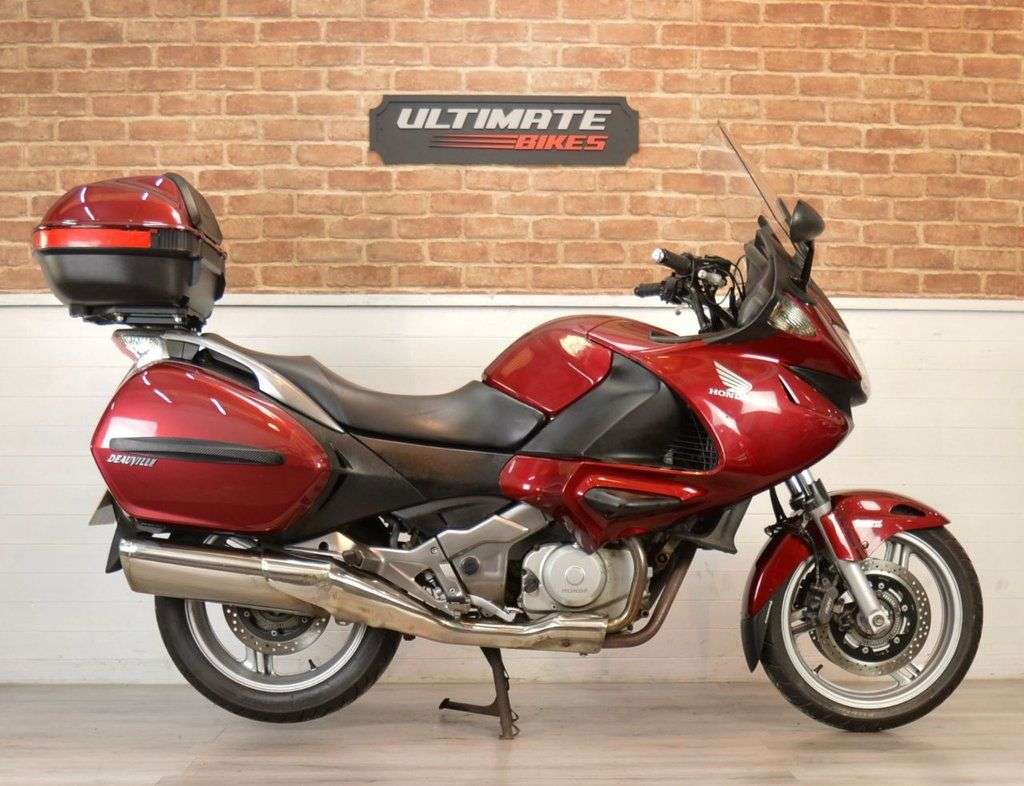A 2007 HONDA NT700V DEAUVILLE A 2007 HONDA NT700V DEAUVILLE