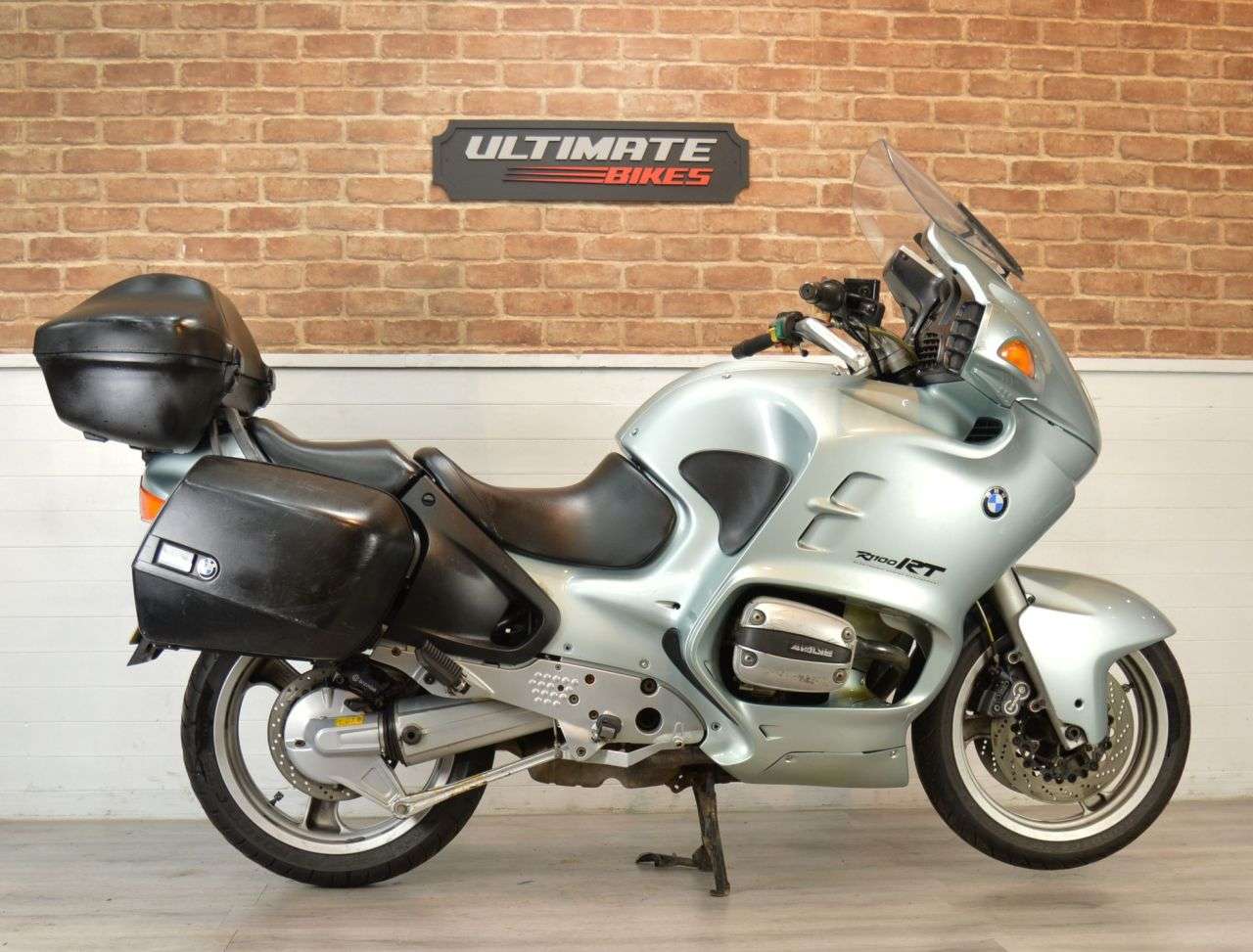 A 1998 BMW R1100 RT A 1998 BMW R1100 RT