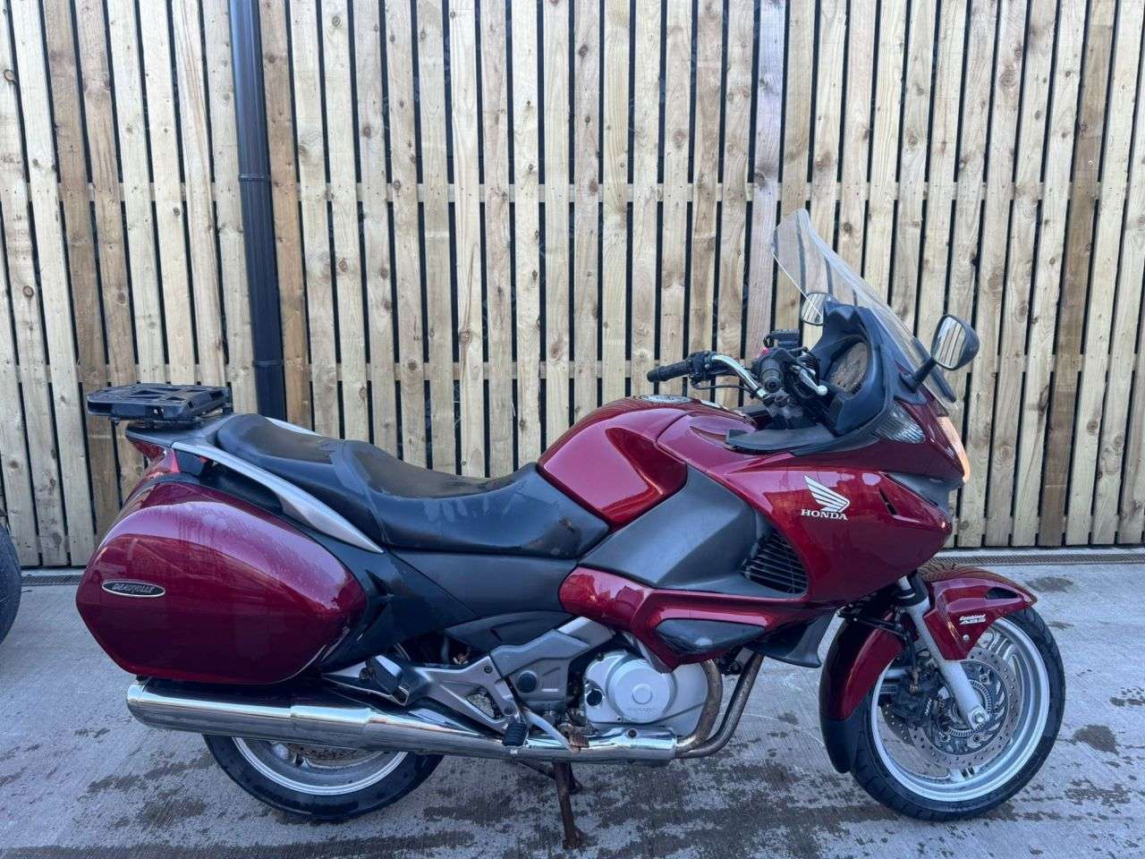 A 2009 HONDA NT700V DEAUVILLE ABS A 2009 HONDA NT700V DEAUVILLE ABS