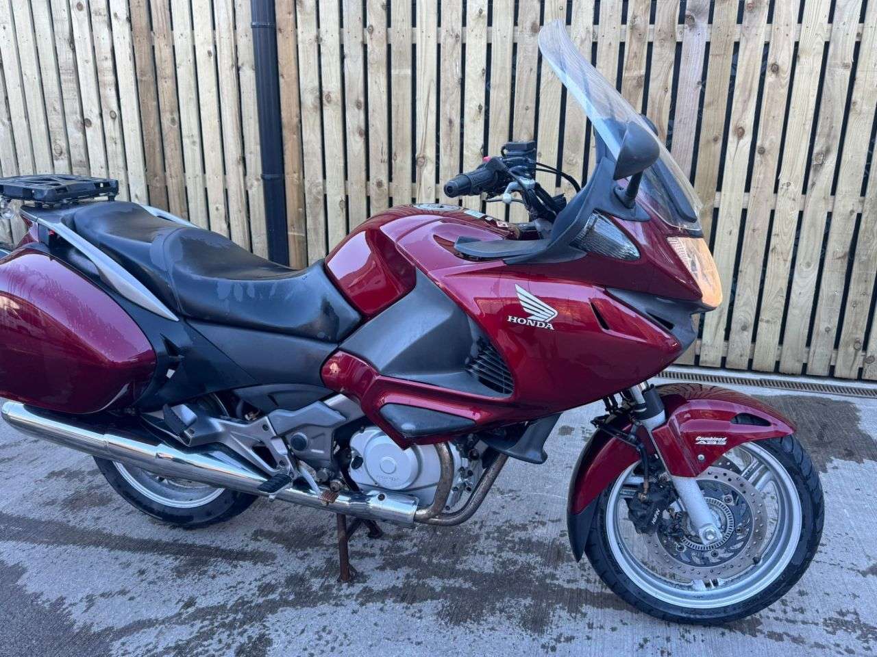 A 2009 HONDA NT700V DEAUVILLE ABS A 2009 HONDA NT700V DEAUVILLE ABS