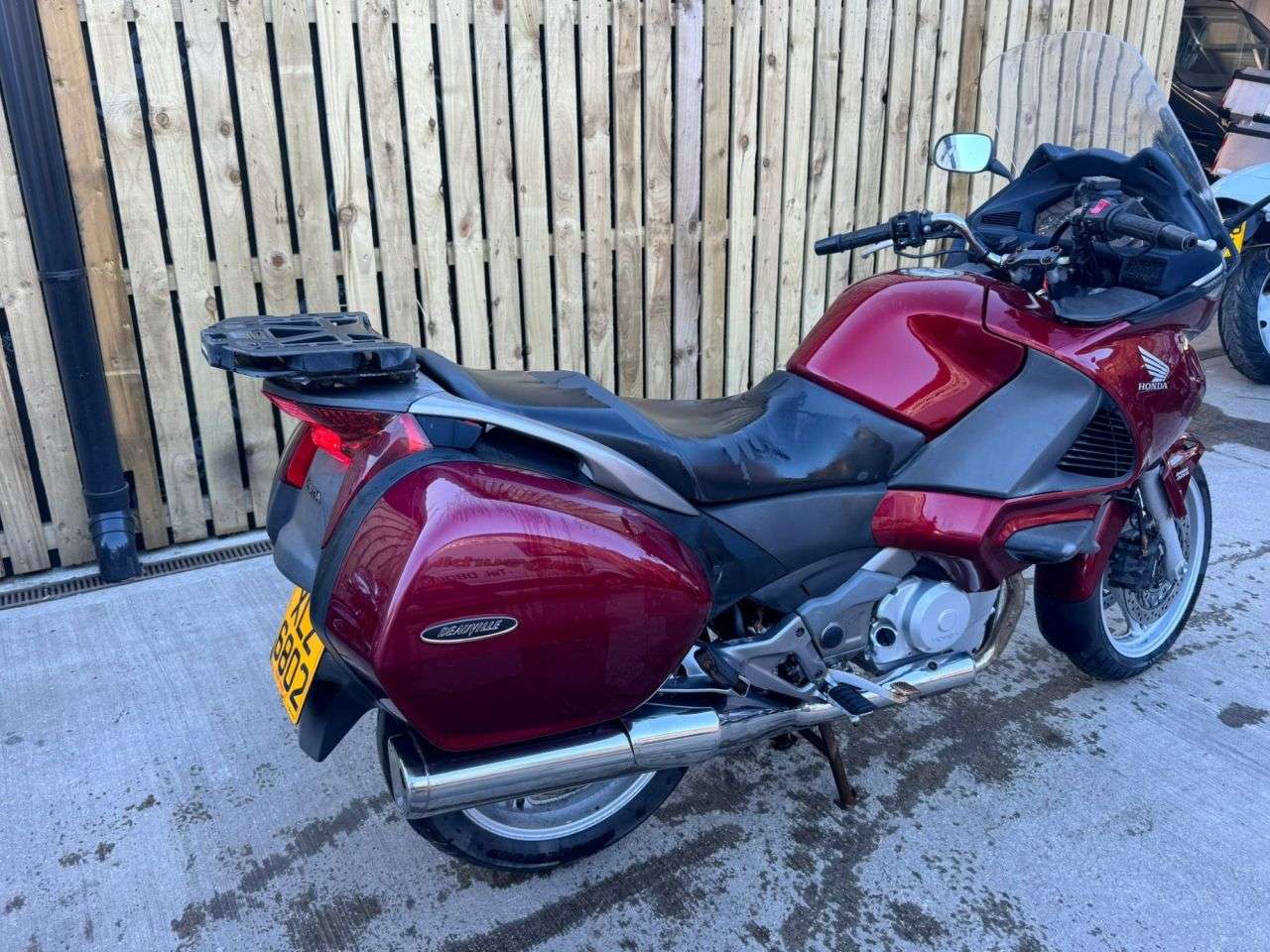 A 2009 HONDA NT700V DEAUVILLE ABS A 2009 HONDA NT700V DEAUVILLE ABS