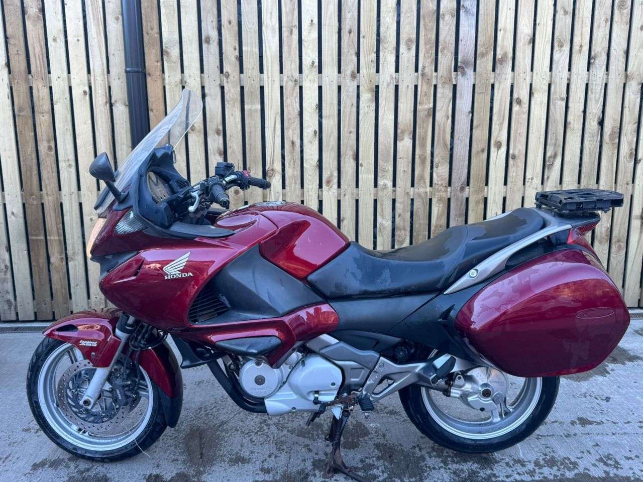 A 2009 HONDA NT700V DEAUVILLE ABS A 2009 HONDA NT700V DEAUVILLE ABS