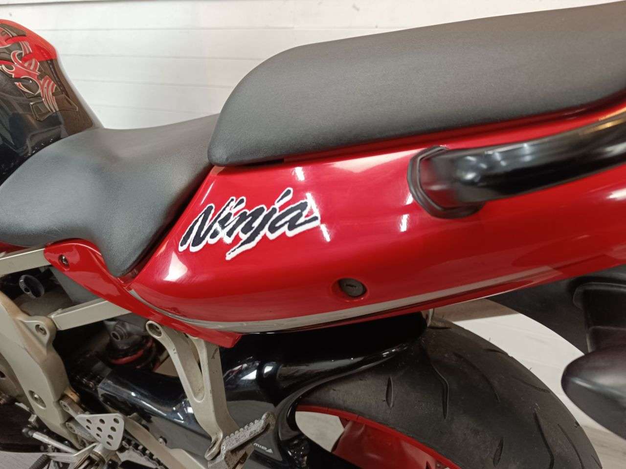 A 2002 KAWASAKI NINJA ZX-6R 636cc A 2002 KAWASAKI NINJA ZX-6R 636cc