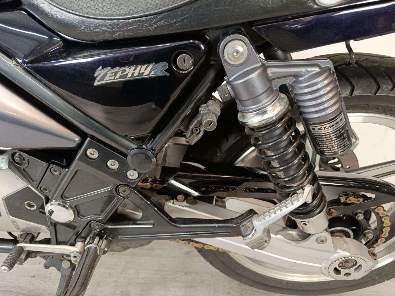 A 1997 KAWASAKI ZEPHYR 550 A 1997 KAWASAKI ZEPHYR 550