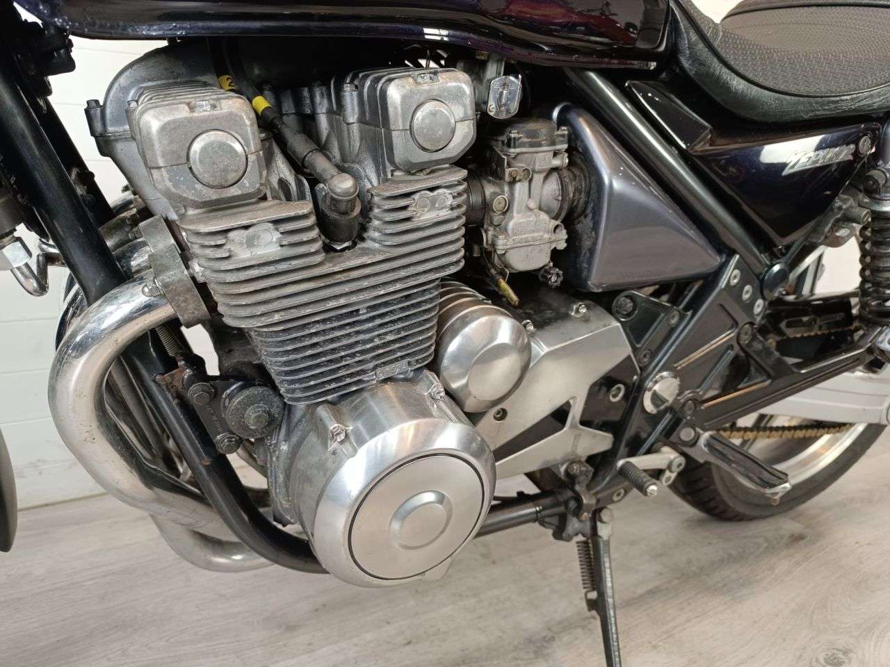 A 1997 KAWASAKI ZEPHYR 550 A 1997 KAWASAKI ZEPHYR 550