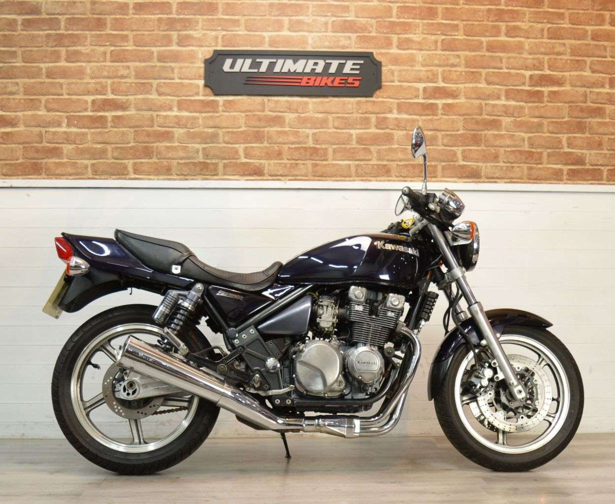 A 1997 KAWASAKI ZEPHYR 550 A 1997 KAWASAKI ZEPHYR 550