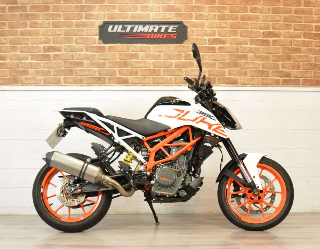 A 2017 KTM 390 DUKE 390 A 2017 KTM 390 DUKE 390