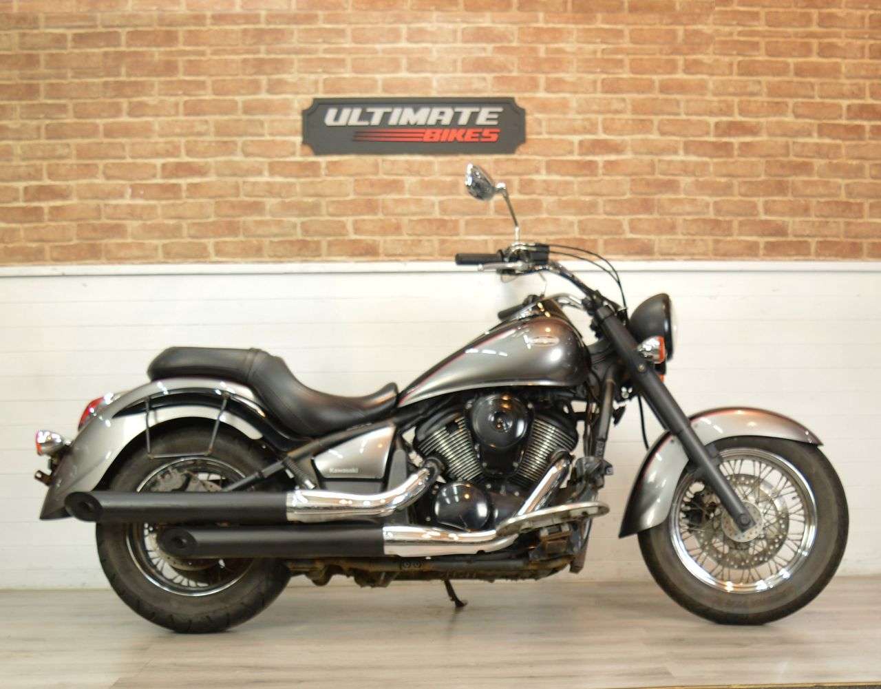 A 2016 KAWASAKI VULCAN 900 Classic Special Edition A 2016 KAWASAKI VULCAN 900 Classic Special Edition
