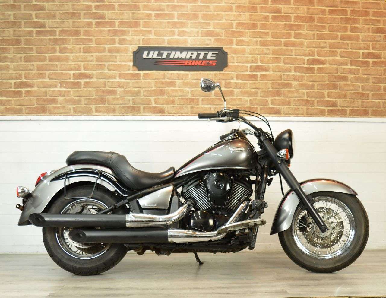 A 2016 KAWASAKI VULCAN 900 Classic Special Edition A 2016 KAWASAKI VULCAN 900 Classic Special Edition