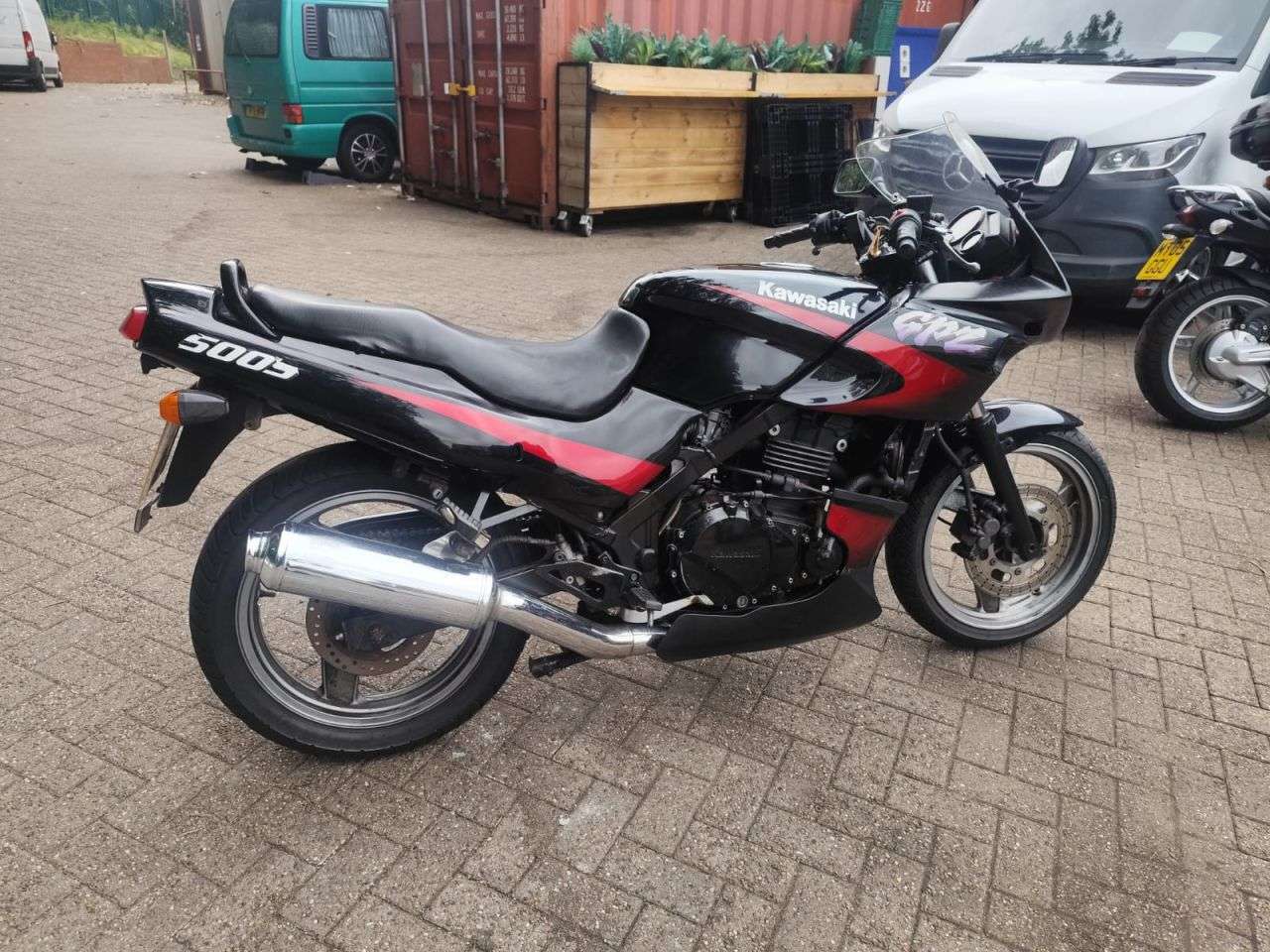 A 2002 KAWASAKI GPZ500S A 2002 KAWASAKI GPZ500S