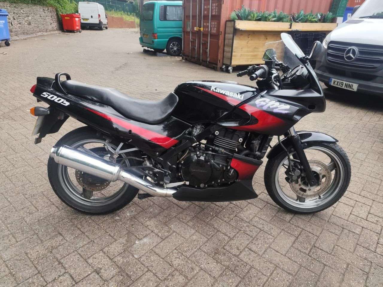 A 2002 KAWASAKI GPZ500S A 2002 KAWASAKI GPZ500S