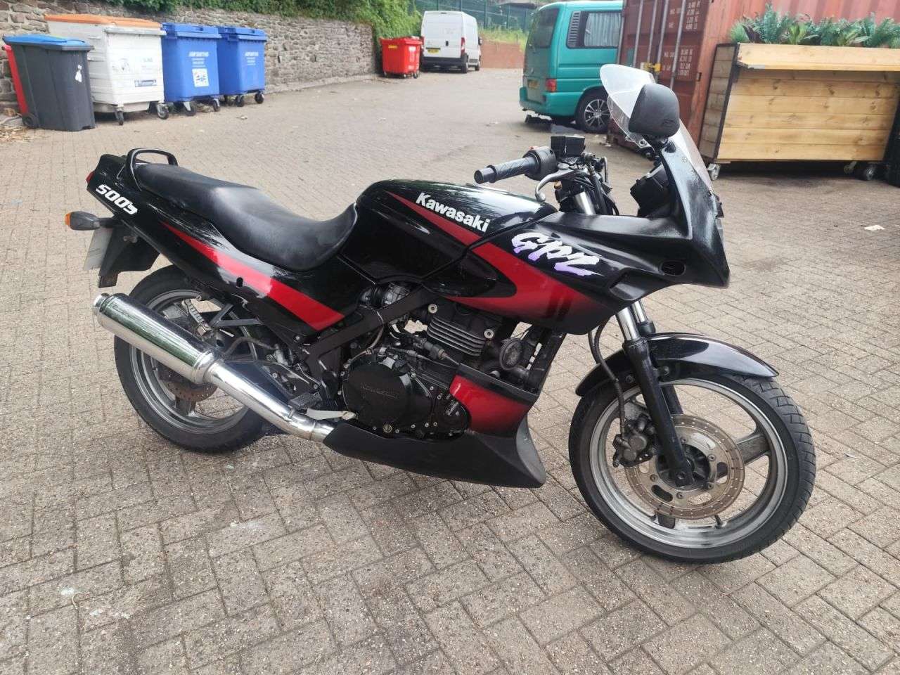 A 2002 KAWASAKI GPZ500S A 2002 KAWASAKI GPZ500S