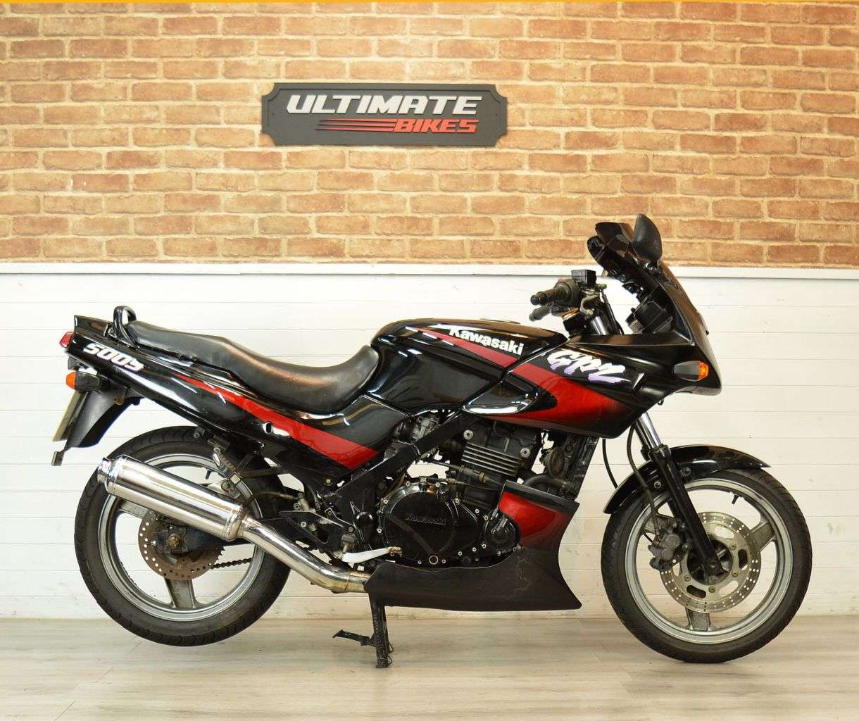 A 2002 KAWASAKI GPZ500S A 2002 KAWASAKI GPZ500S