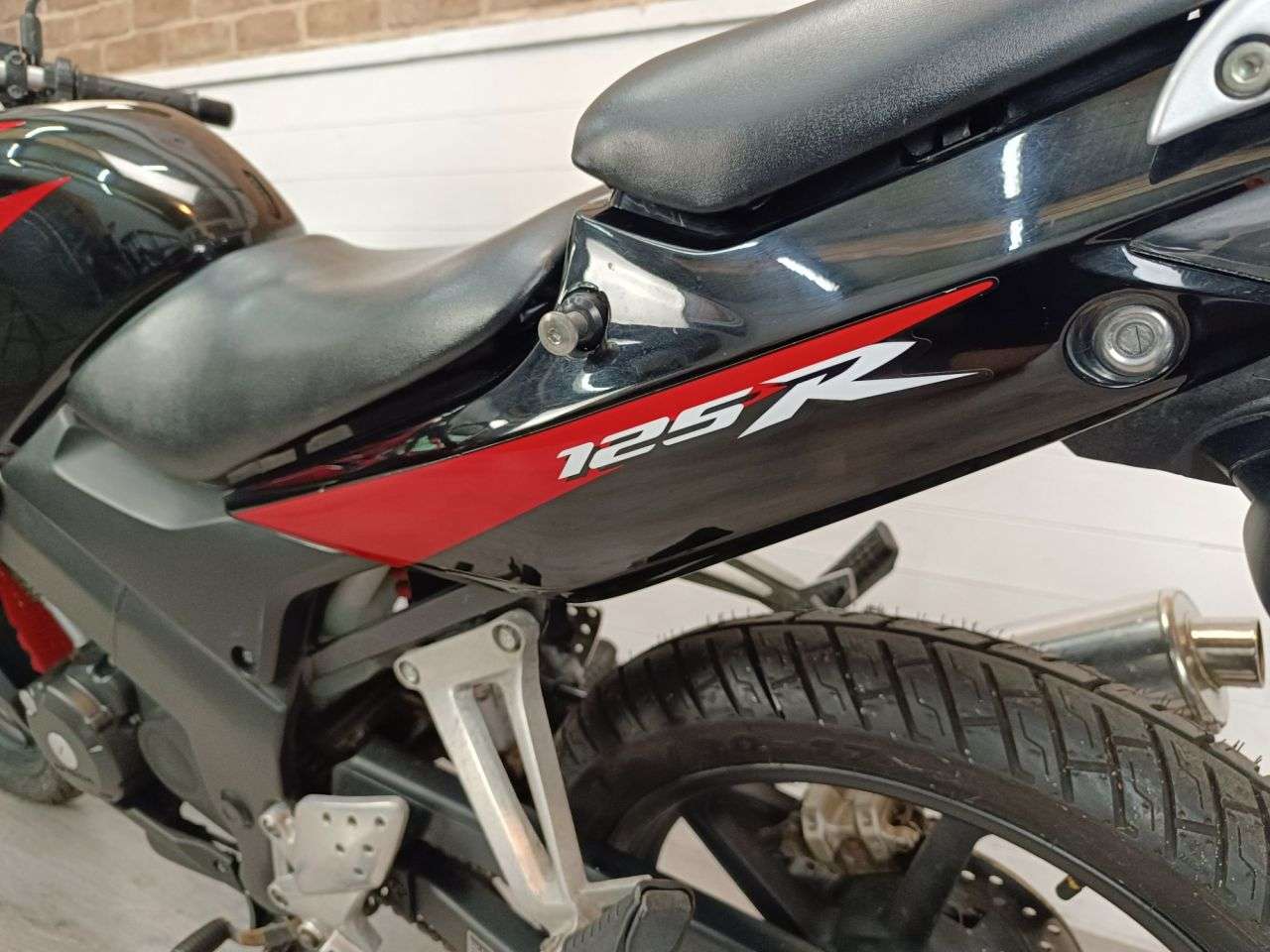 A 2010 HONDA CBR125R A 2010 HONDA CBR125R