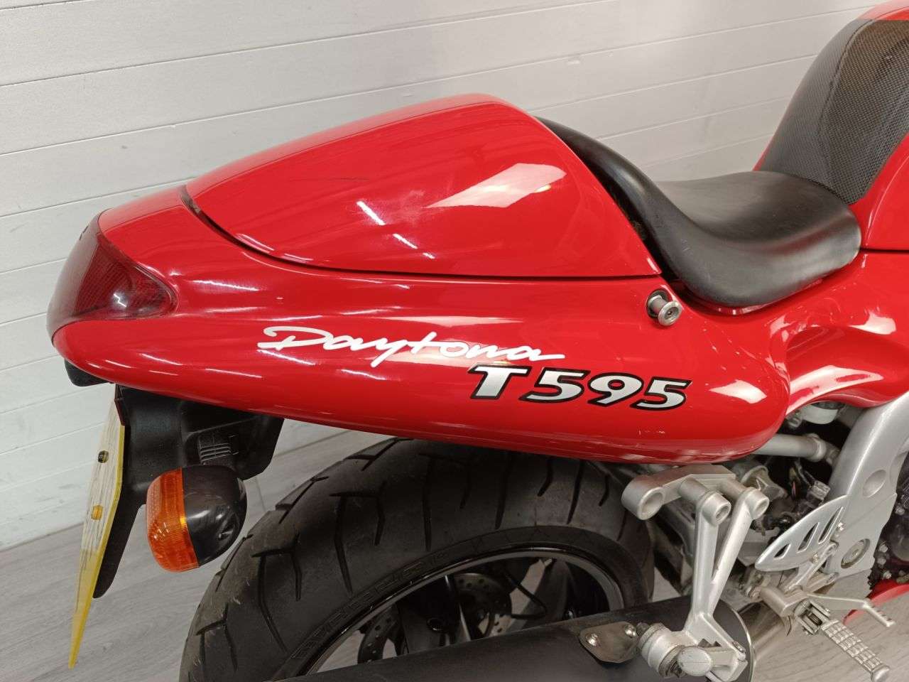 A 1998 TRIUMPH DAYTONA T595 A 1998 TRIUMPH DAYTONA T595