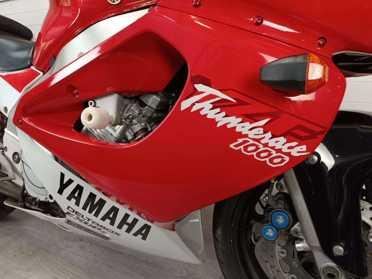 A 1997 YAMAHA YZF 1000R THUNDERACE A 1997 YAMAHA YZF 1000R THUNDERACE