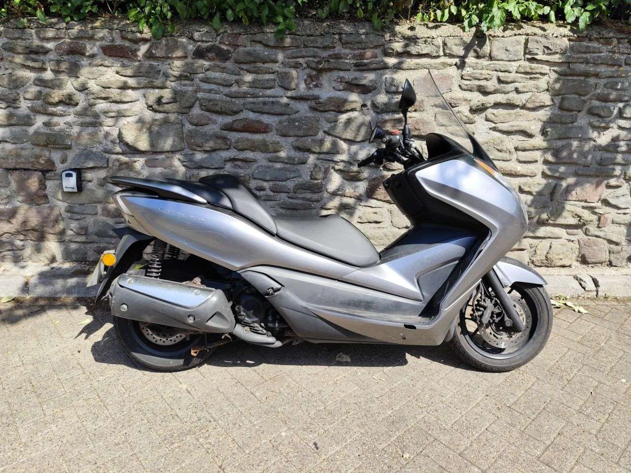 A 2014 HONDA FORZA 300 A 2014 HONDA FORZA 300