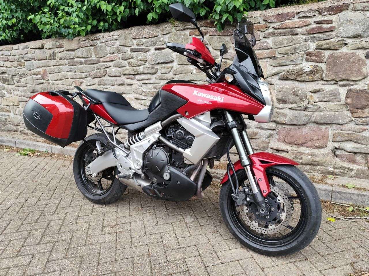 A 2012 KAWASAKI VERSYS 650 A 2012 KAWASAKI VERSYS 650