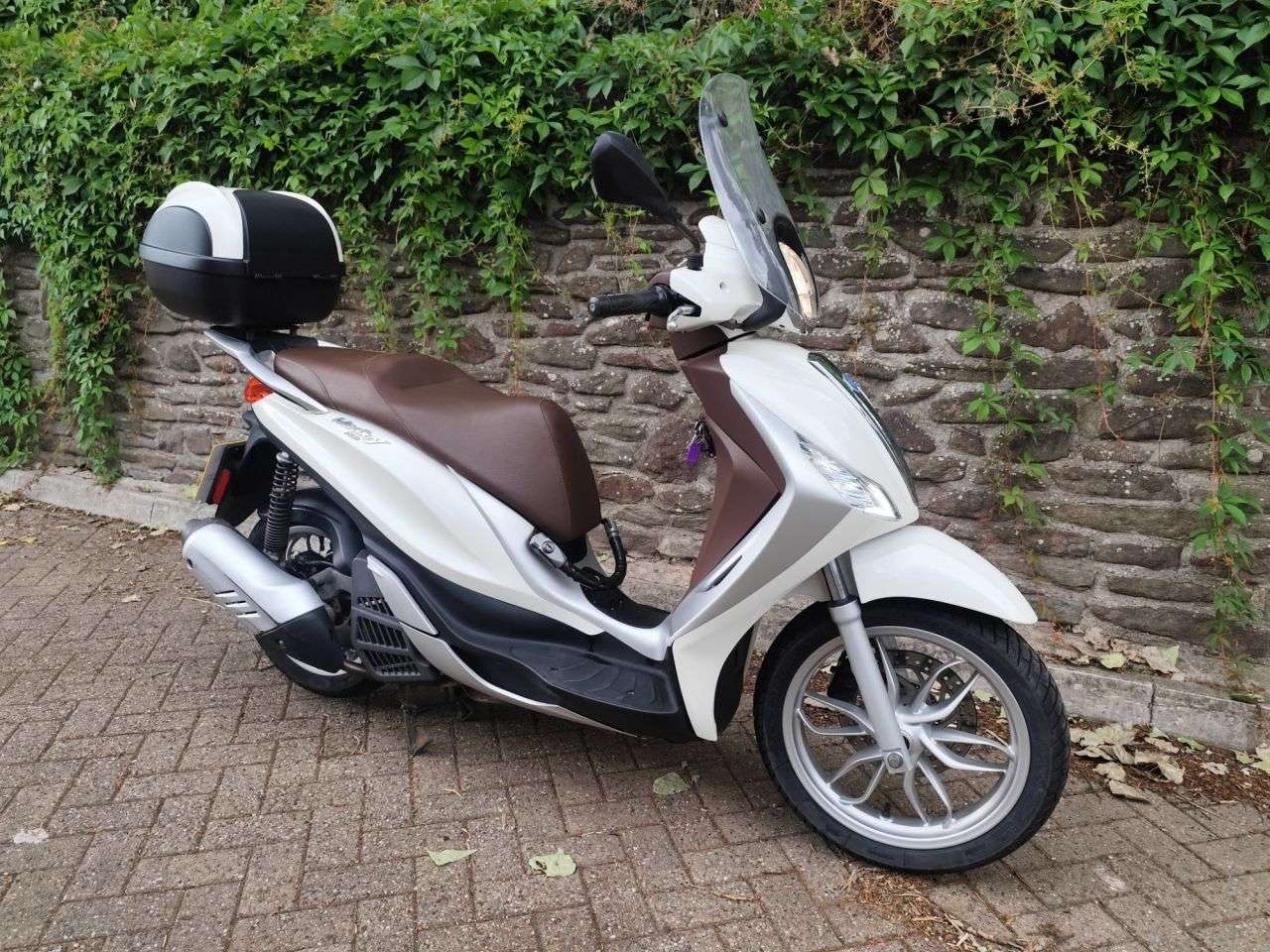 A 2017 PIAGGIO MEDLEY 125 A 2017 PIAGGIO MEDLEY 125