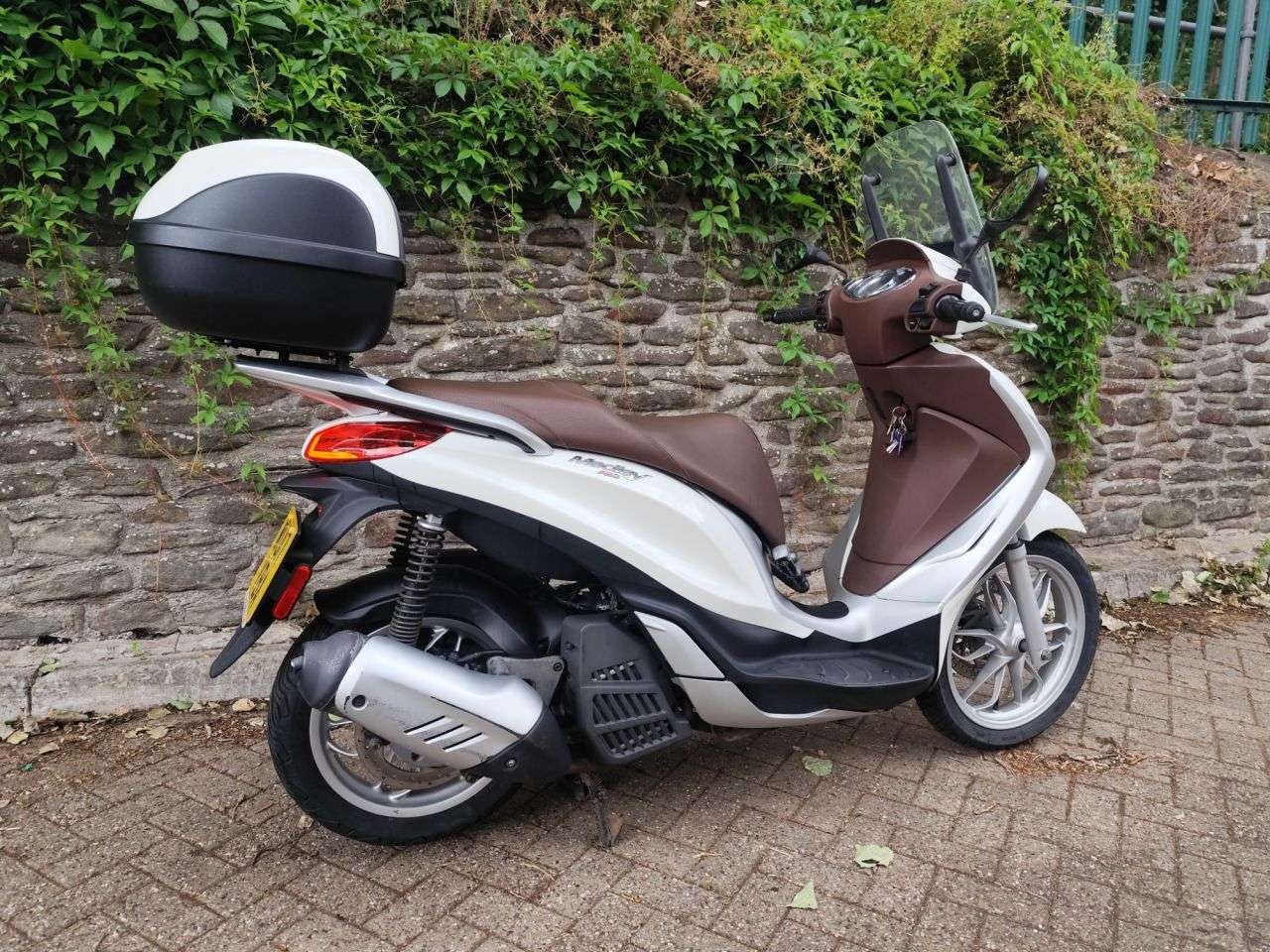 A 2017 PIAGGIO MEDLEY 125 A 2017 PIAGGIO MEDLEY 125