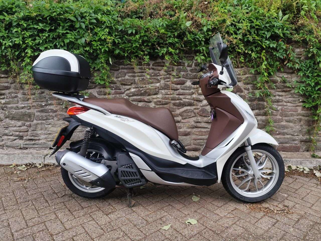A 2017 PIAGGIO MEDLEY 125 A 2017 PIAGGIO MEDLEY 125