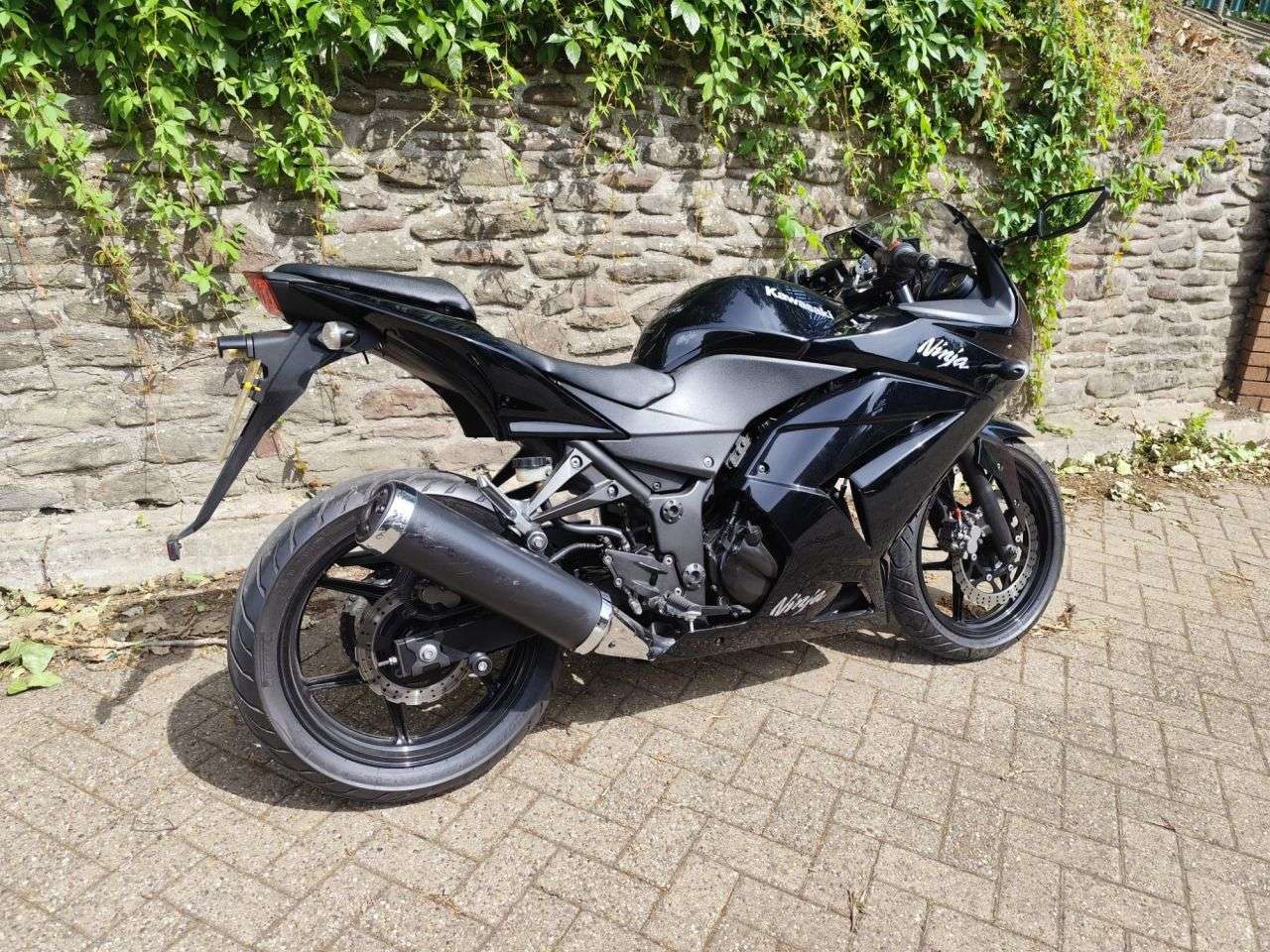 A 2011 KAWASAKI NINJA 250R A 2011 KAWASAKI NINJA 250R