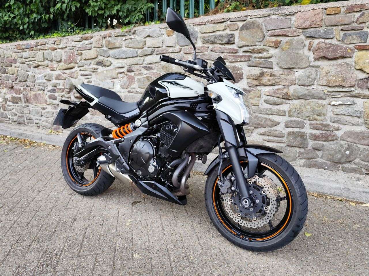 A 2016 KAWASAKI ER 6N A 2016 KAWASAKI ER 6N