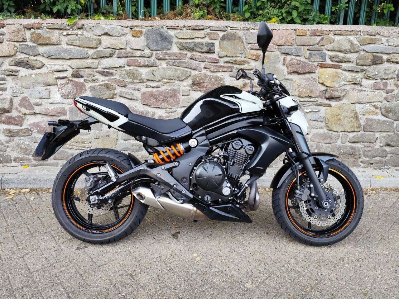 A 2016 KAWASAKI ER 6N A 2016 KAWASAKI ER 6N