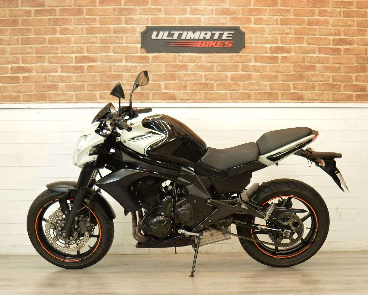 A 2016 KAWASAKI ER 6N A 2016 KAWASAKI ER 6N