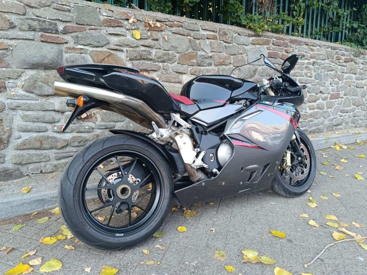 A 2008 MV AGUSTA F4 1000 998cc A 2008 MV AGUSTA F4 1000 998cc