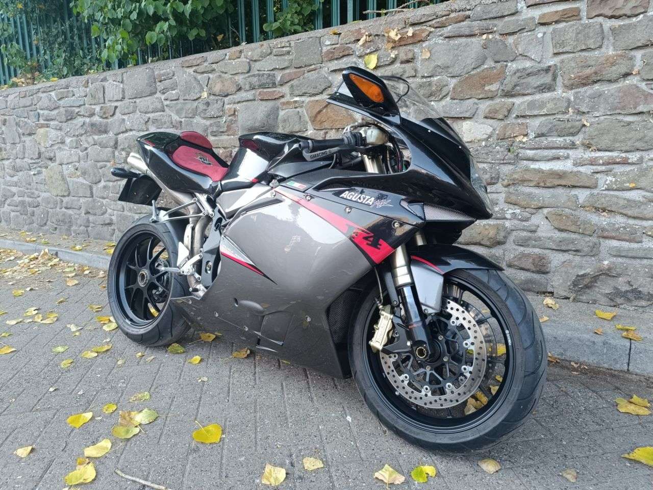 A 2008 MV AGUSTA F4 1000 998cc A 2008 MV AGUSTA F4 1000 998cc