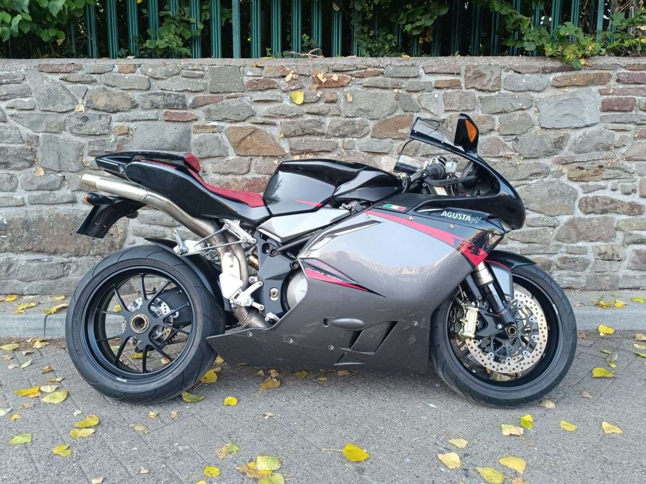 A 2008 MV AGUSTA F4 1000 998cc A 2008 MV AGUSTA F4 1000 998cc