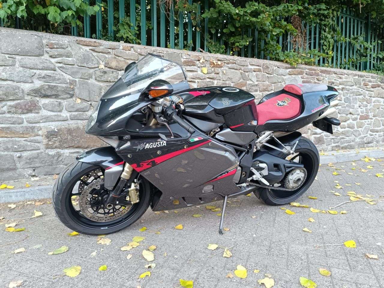A 2008 MV AGUSTA F4 1000 998cc A 2008 MV AGUSTA F4 1000 998cc