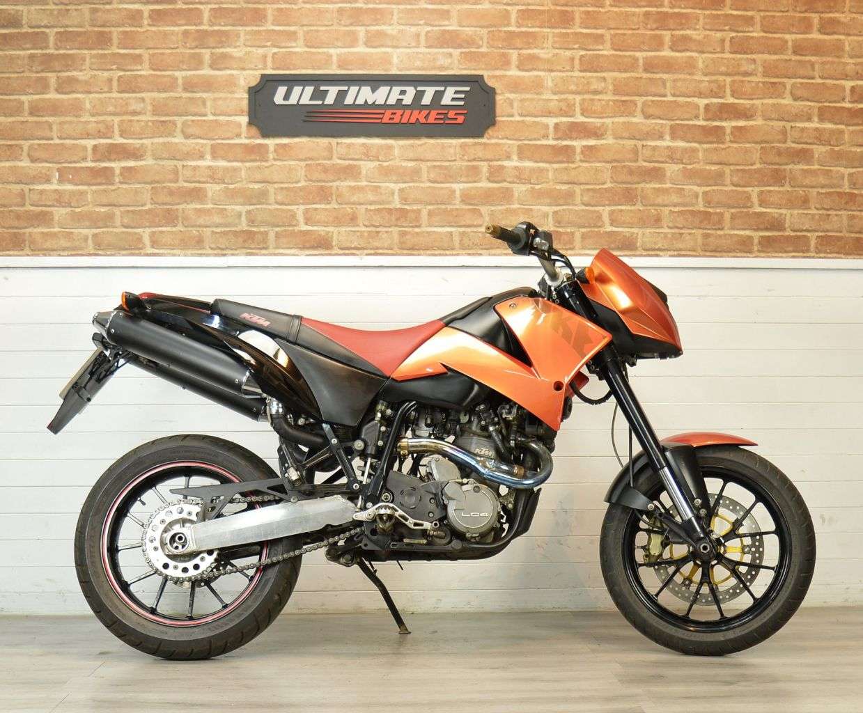A 2006 KTM 640 DUKE A 2006 KTM 640 DUKE