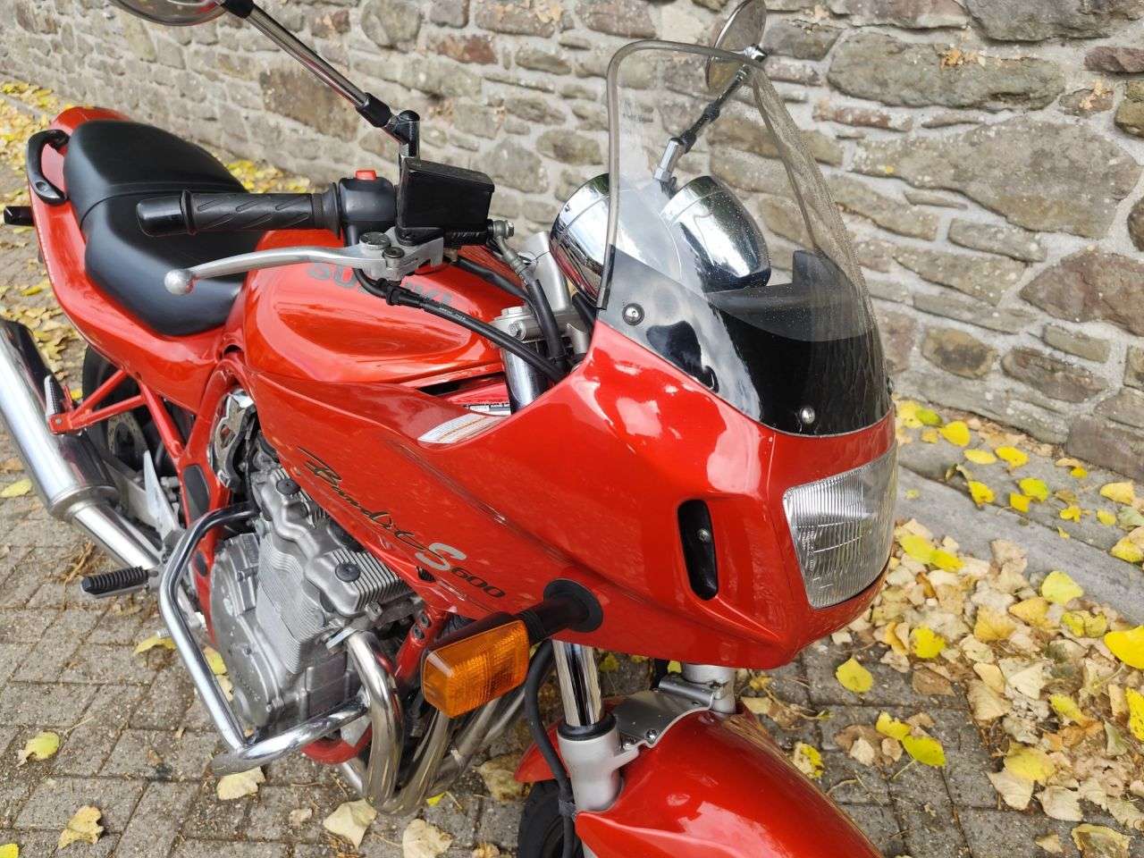 A 1998 SUZUKI BANDIT 600 599cc A 1998 SUZUKI BANDIT 600 599cc