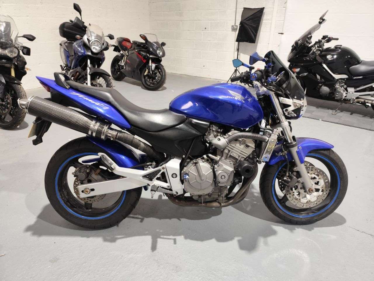 A 2004 HONDA CB600F HORNET A 2004 HONDA CB600F HORNET