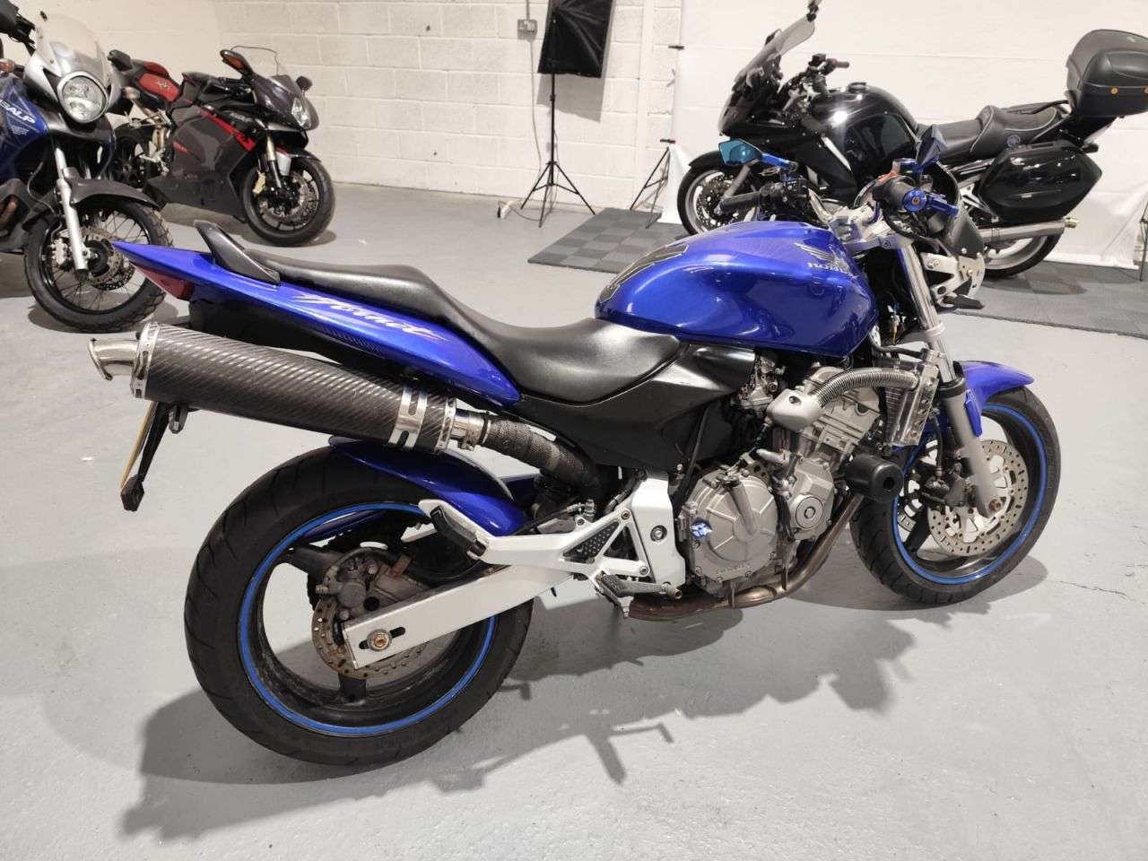 A 2004 HONDA CB600F HORNET A 2004 HONDA CB600F HORNET