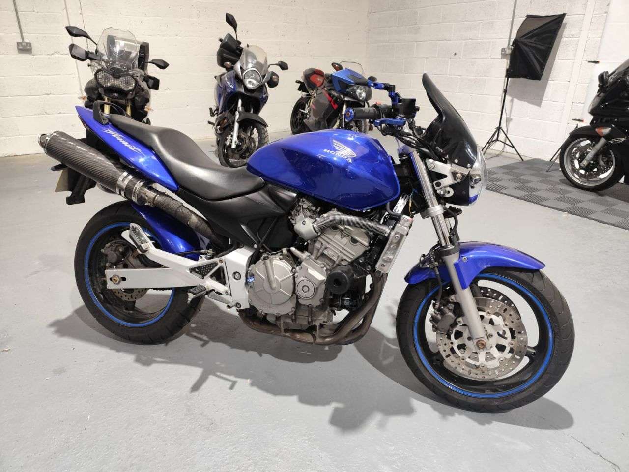 A 2004 HONDA CB600F HORNET A 2004 HONDA CB600F HORNET