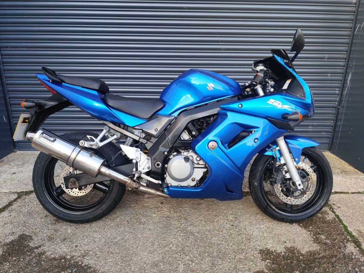 A 2007 SUZUKI SV650S A 2007 SUZUKI SV650S