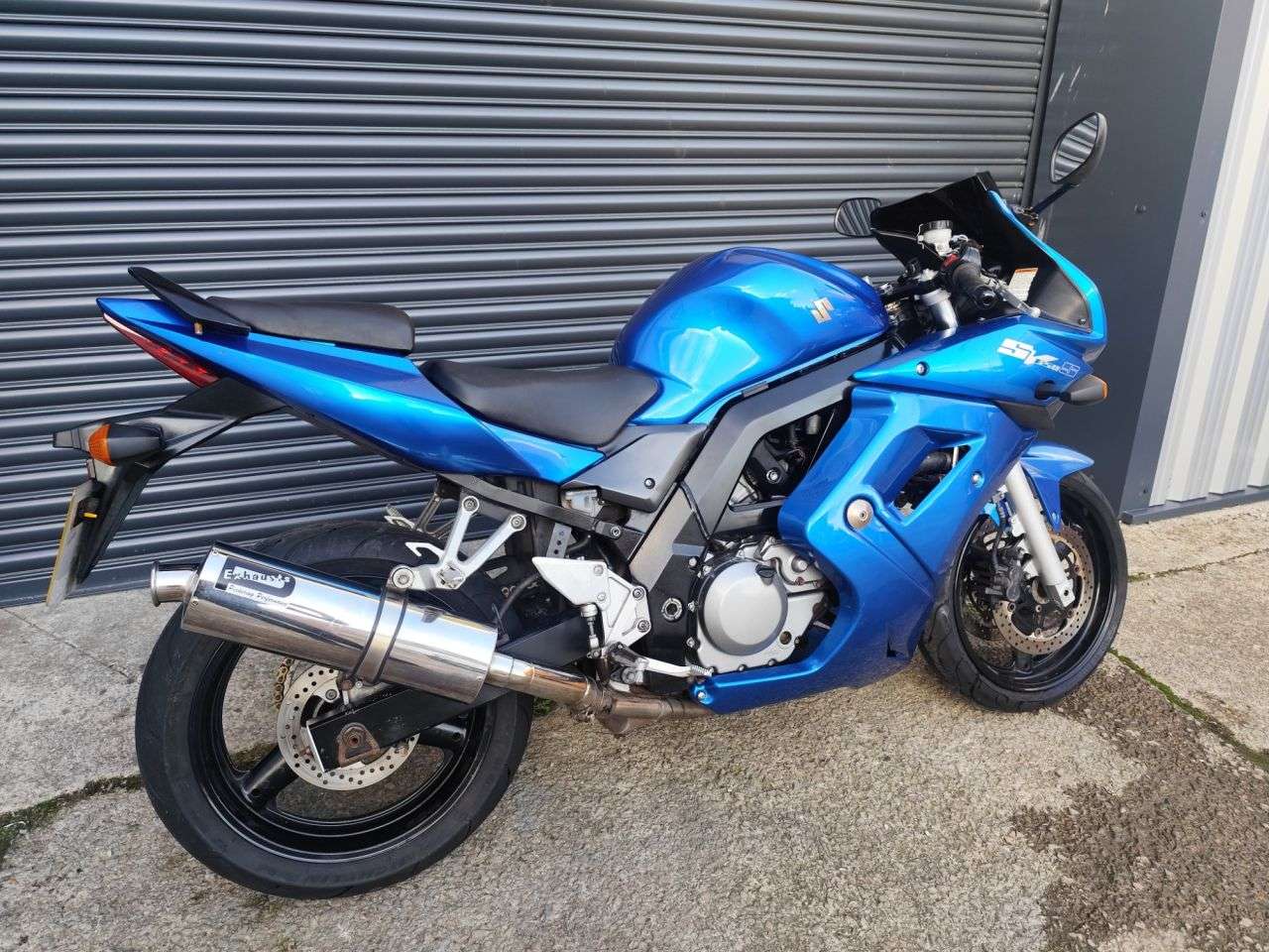 A 2007 SUZUKI SV650S A 2007 SUZUKI SV650S