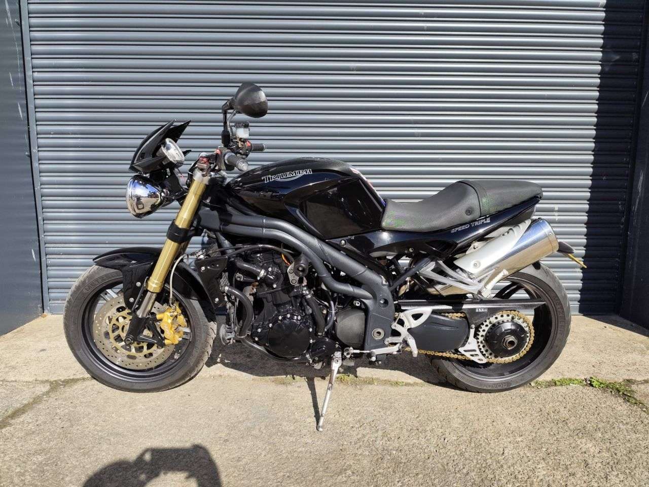 A 2005 TRIUMPH SPEED TRIPLE 1050 A 2005 TRIUMPH SPEED TRIPLE 1050